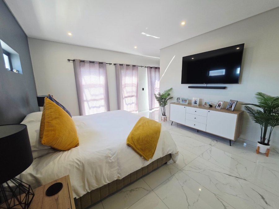 5 Bedroom Property for Sale in Sandown Western Cape